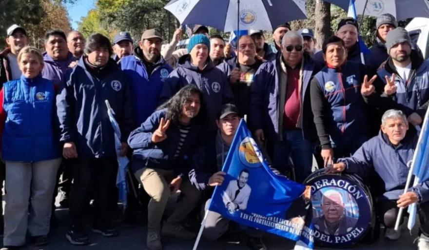 Acuerdo clave en la industria papelera: subas salariales, sumas fijas y revisión en noviembre