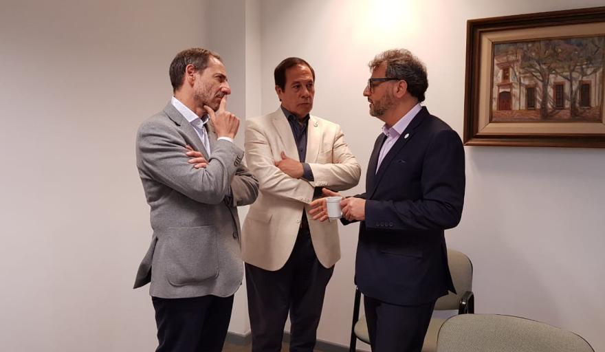 Vacaciones en la mira: Claudio Aquino sigue firmando trámites y genera incertidumbre sobre el control en la DNAS