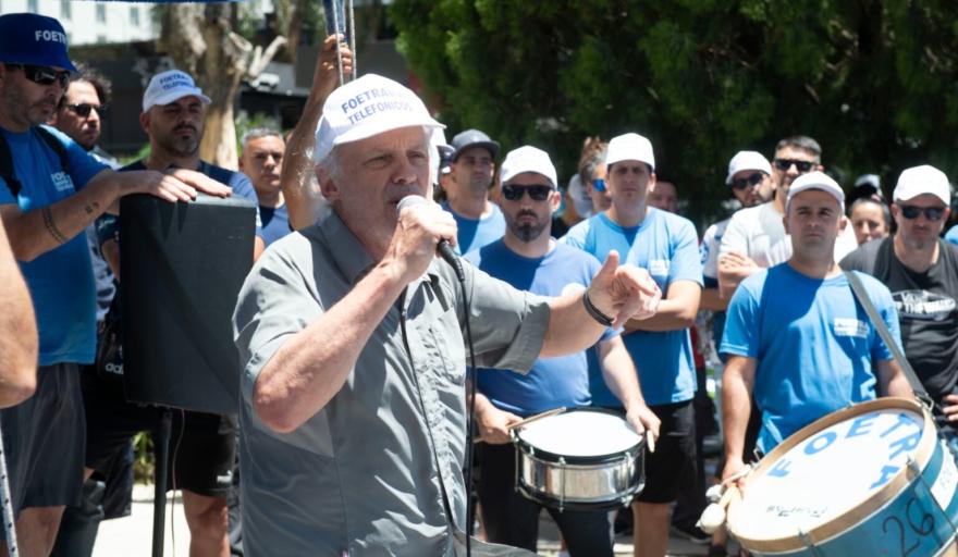 Trabajadores de ARSAT Marchan en Reclamo por Salarios Impagos: "Nos Deben Más de un Año de Aumentos"