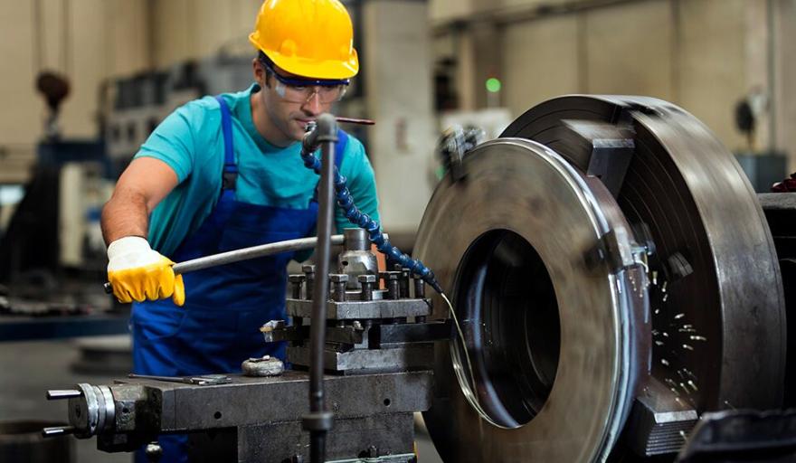 Alertan que la industria pierde nueve empleos por hora y crece la informalidad laboral