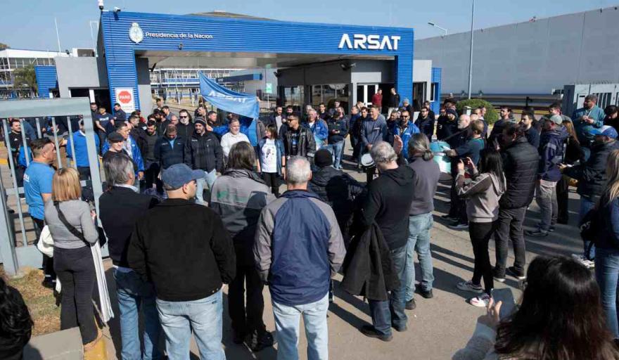 Trabajadores de ARSAT redoblan la protesta contra el ajuste y el vaciamiento de la empresa