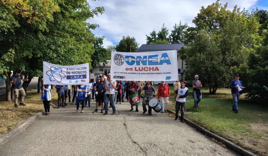Trabajadores de la CNEA alertan por un ajuste que amenaza proyectos nucleares estrat&eacute;gicos