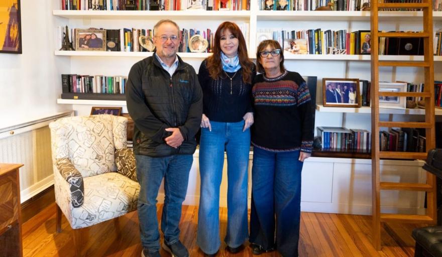 Cristina Kirchner recibió a dirigentes de la educación y apuntó contra el ajuste de Milei
