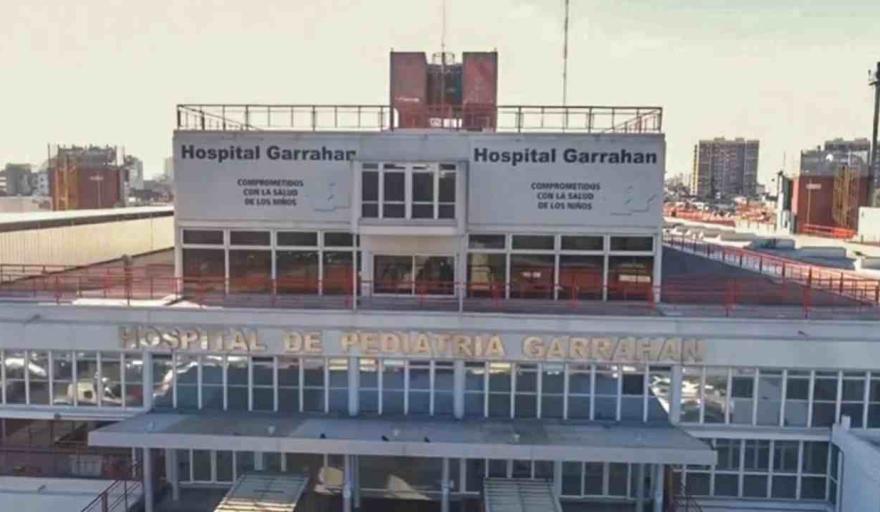 Abrazo simbólico al Garrahan: profesionales denuncian desfinanciamiento y repudian declaraciones de Milei