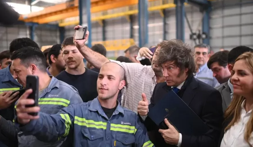 La reforma laboral elimina el Estatuto del Periodista, la Ley de Teletrabajo y otras 13 normas clave, incluida la que regula la jornada laboral