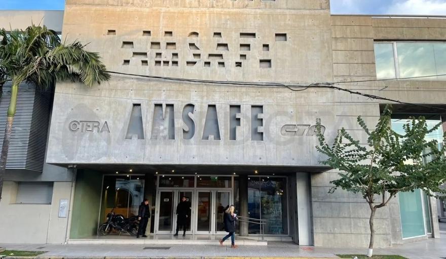 AMSAFE rechaz&oacute; la oferta salarial de Pullaro: el 99,86% de los docentes vot&oacute; en contra y el gremio anunci&oacute; un plan de lucha