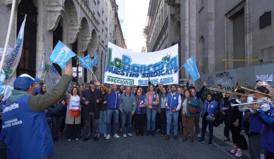 La Bancaria confirm&oacute; un paro en el Banco Hipotecario y el BCRA por despidos y cierre de dependencias