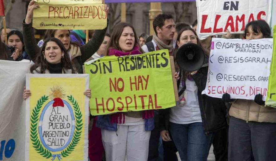 Fuerte rechazo de residentes médicos al nuevo régimen: denuncian pérdida de derechos y precarización