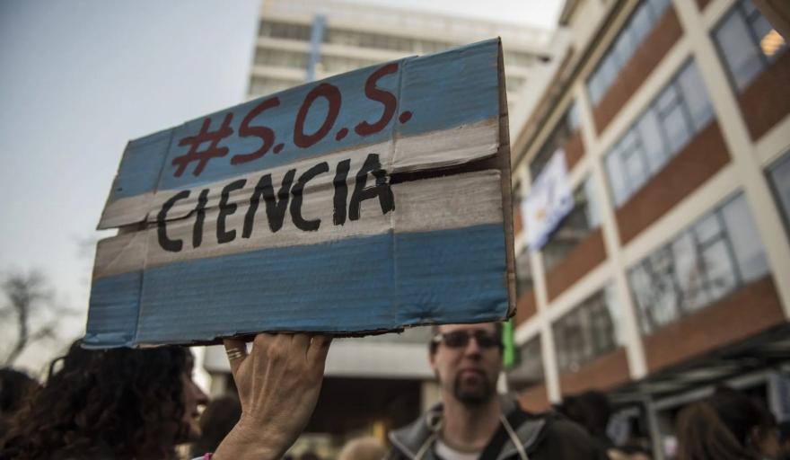 El ajuste golpea a la ciencia: los salarios del sector acumulan dos a&ntilde;os de ca&iacute;da y perdieron m&aacute;s del 40% desde 2023