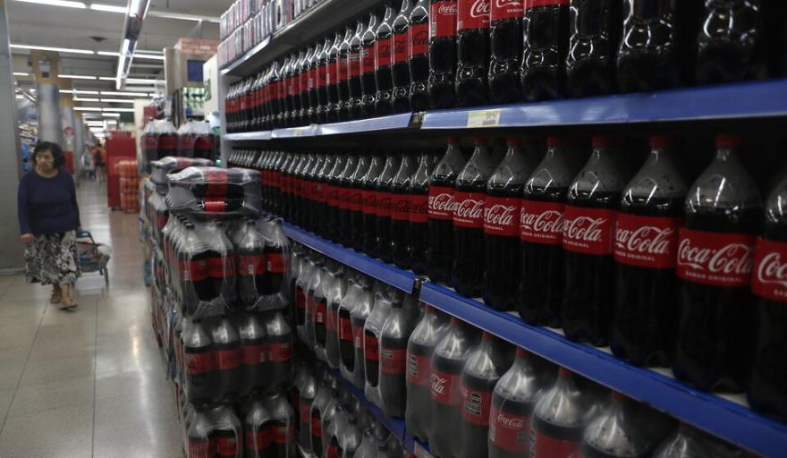 Caen los consumos: la gente no gasta más en gaseosas