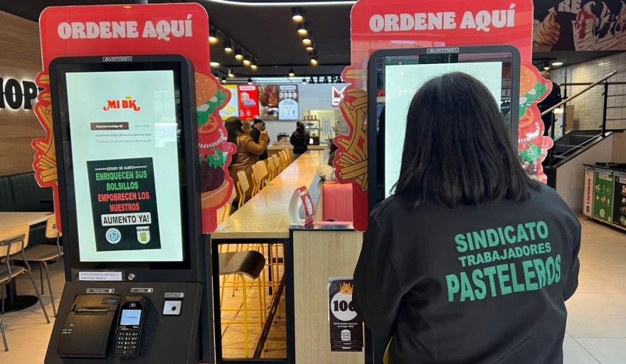 Pasteleros en pie de guerra: tensionan con McDonald’s, Burger King y Starbucks por aumentos salariales