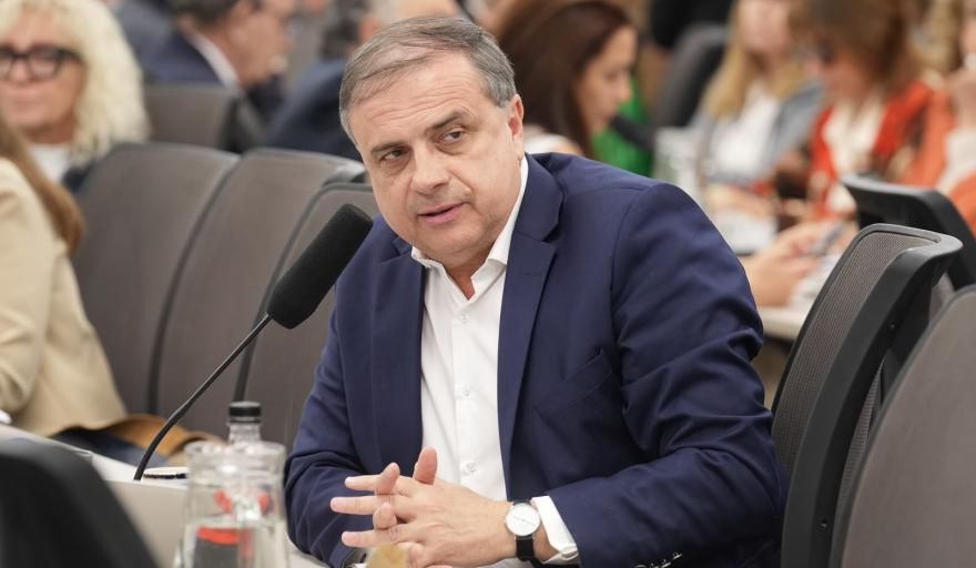 Br&uuml;gge cuestion&oacute; el recorte de fondos para las rutas nacionales