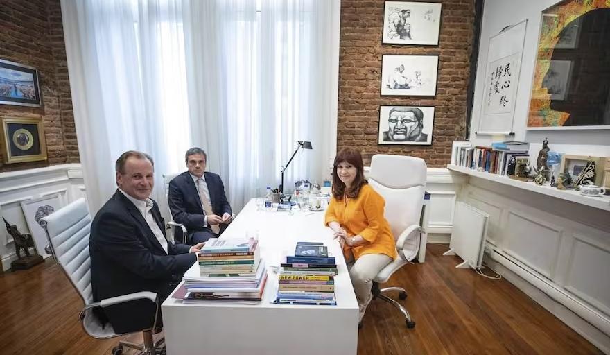 Héctor Costa pide un pronunciamiento de Cristina Kirchner sobre la crisis en Venezuela: “Ya no hay democracia”