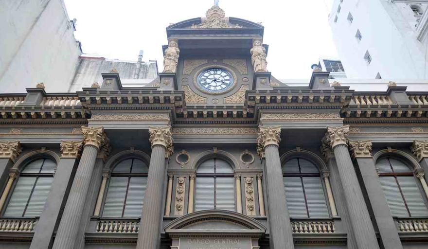 Qué espera el mercado: dólar, inflación, actividad y comercio exterior según el REM del BCRA