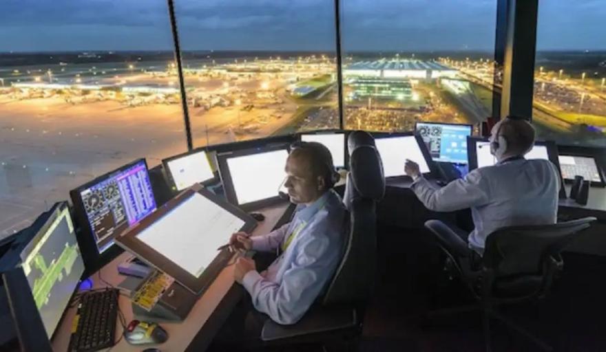 Controladores aéreos inician paros tras fracasar la negociación salarial: habrá demoras y reprogramaciones de vuelos