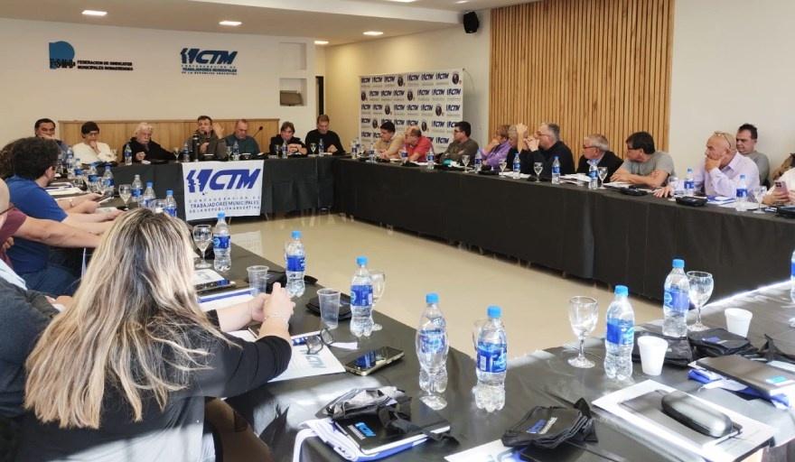 Municipales respaldaron a Hern&aacute;n Doval, rechazaron privatizaciones y buscaron desactivar la tensi&oacute;n con Pablo Moyano