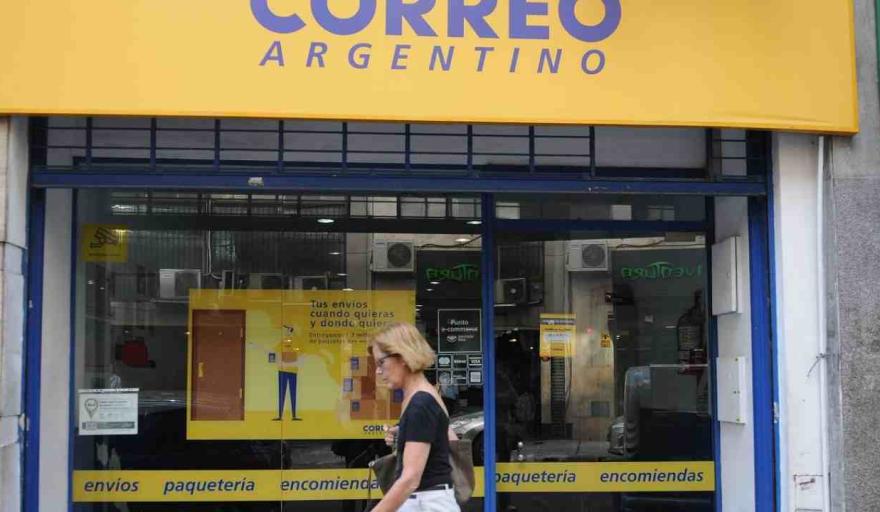 Correo Argentino achica su planta un 29% y apunta a cerrar el año con superávit en medio del plan de privatizaciones