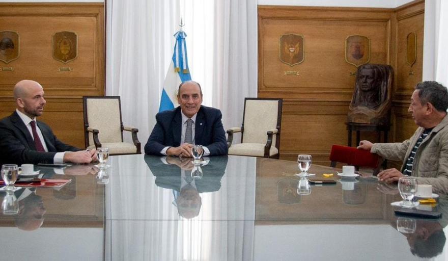 El Gobierno acordó con el líder de La Fraternidad que se postergue el paro de trenes