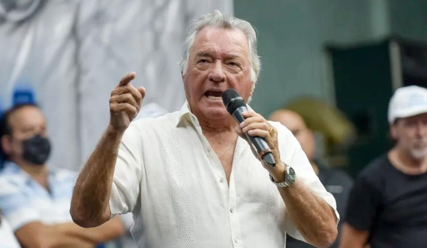 Luis Barrionuevo arremetió contra Milei y advirtió por la crisis en el sector gastronómico y las obras sociales
