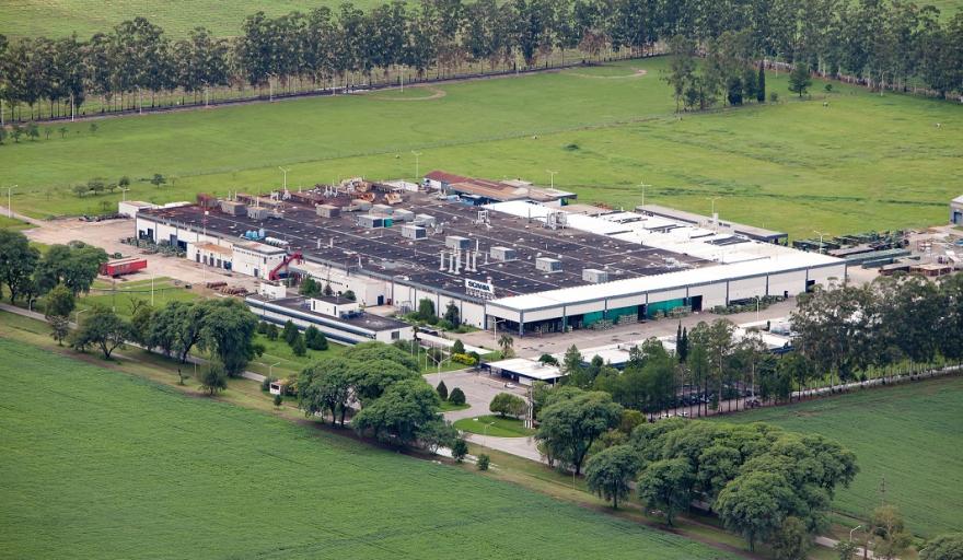 Scania reabre su planta en Tucumán y evita despidos, pero advierte por la caída global de la demanda