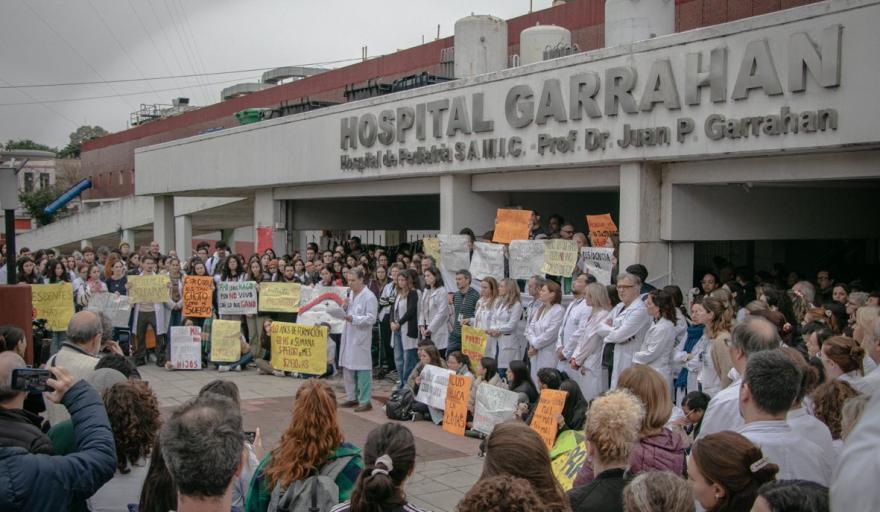 Nuevo paro en el Hospital Garrahan: profesionales y técnicos intensifican medidas en reclamo de mejoras salariales