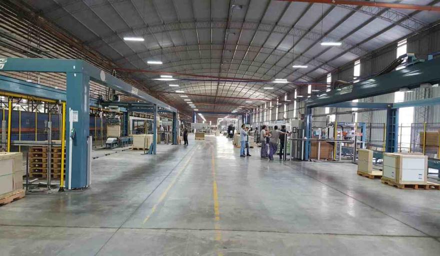 Tragedia en planta cerámica de Salta: denuncian que la empresa quiso continuar la producción con el cuerpo del operario aún en la máquina