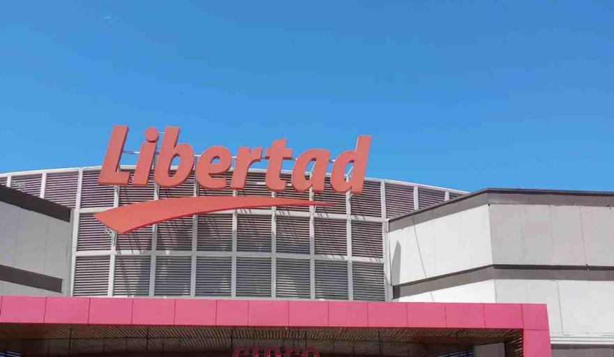 Denuncian cerca de 100 despidos en el Hipermercado Libertad de Posadas y alertan por dep&oacute;sitos sin mercader&iacute;a