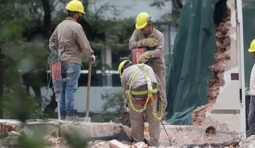 La industria y la construcci&oacute;n volvieron a retroceder en abril y muestran dificultades para consolidar la recuperaci&oacute;n