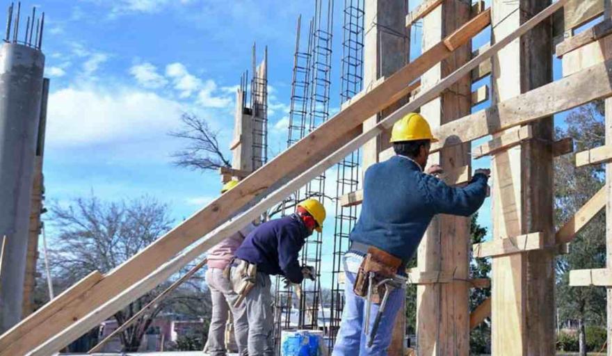 La UOCRA acord&oacute; una nueva suba salarial para la construcci&oacute;n: aumentos acumulativos y pagos no remunerativos hasta agosto