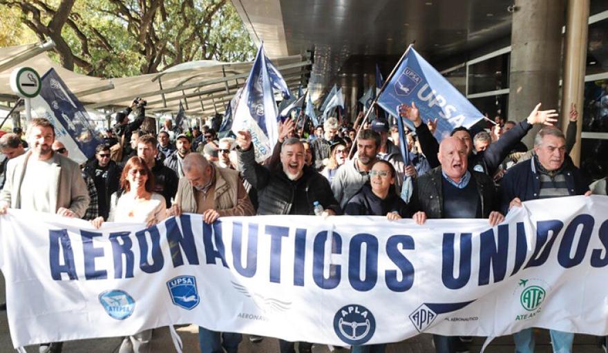 Aeronáuticos en alerta: denuncian desmantelamiento del control aéreo y exigen paritarias urgentes