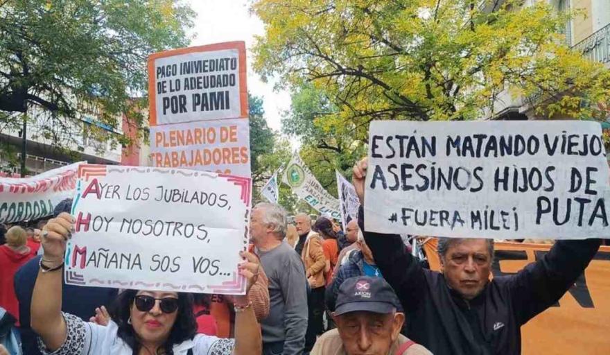 Jubilados y trabajadores se movilizaron al PAMI y al Congreso por medicamentos y denuncias de vaciamiento