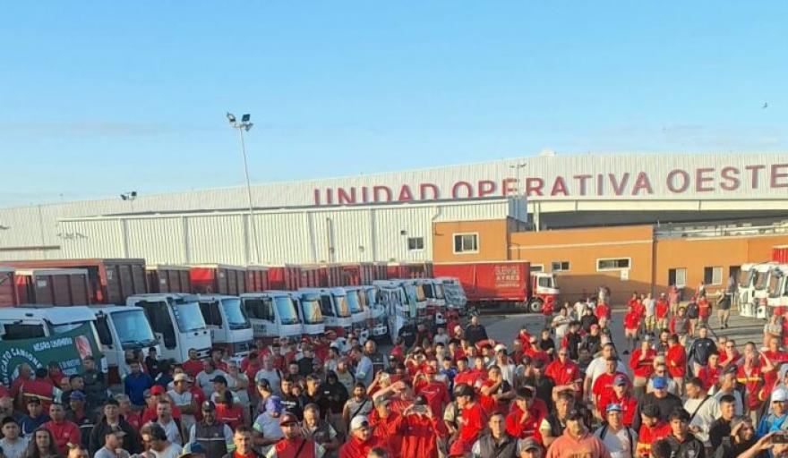 Pablo Moyano encabez&oacute; una asamblea de 1.500 trabajadores y lanz&oacute; un paro por tiempo indeterminado en Coca-Cola