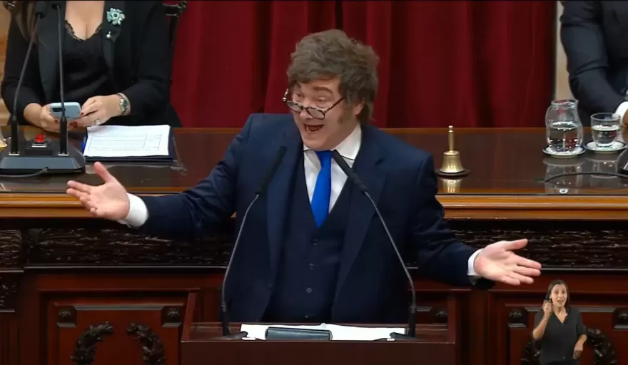 Tras recortar el plus por presentismo, el Gobierno convoc&oacute; a paritarias a los estatales