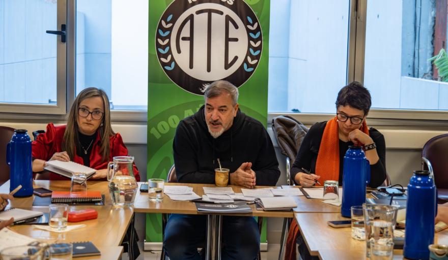 Endeudados para sobrevivir: una encuesta de ATE revel&oacute; que el 87% de los estatales tiene deudas y m&aacute;s de la mitad necesita dos trabajos