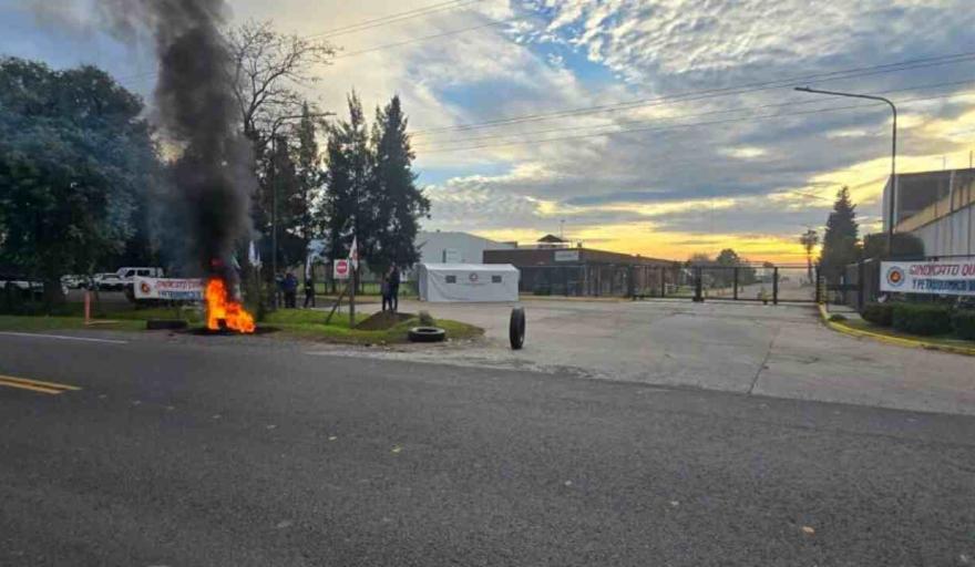 Zárate en crisis: cierre de planta química Archroma deja 25 despidos y dispara la alarma ambiental