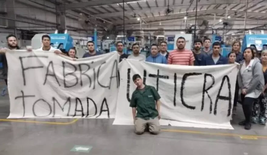 Trabajadores de Bicontinentar ocupan la planta en protesta por salarios adeudados y temor al cierre