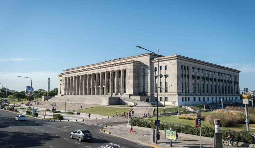 La UBA advierte por la fuga de docentes y cuestiona a universidades privadas por exigir exclusividad