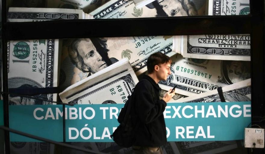 El dólar Bessent entra en escena: la apuesta de Milei y Trump a prueba tras la intervención histórica de EE.UU.