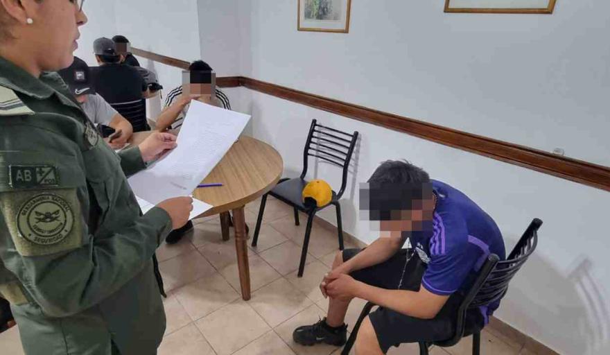Allanaron una empresa rural en Mendoza por presunta trata laboral y detuvieron a un hombre por narcotráfico