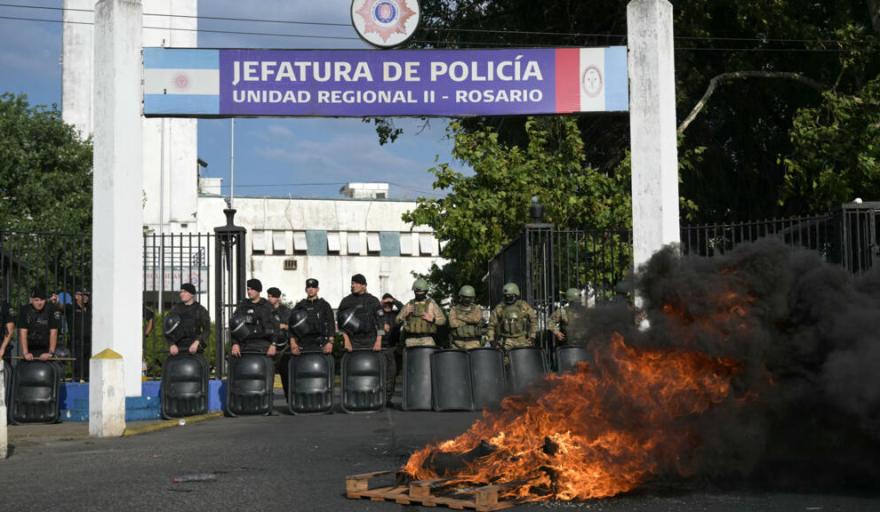 Proponen habilitar la sindicalizaci&oacute;n policial como salida estructural a los conflictos salariales