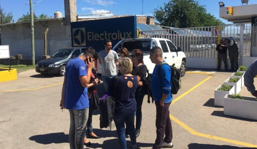 Fuerte ajuste en Electrolux: de 700 empleados a 200 y un nuevo plan de retiros voluntarios