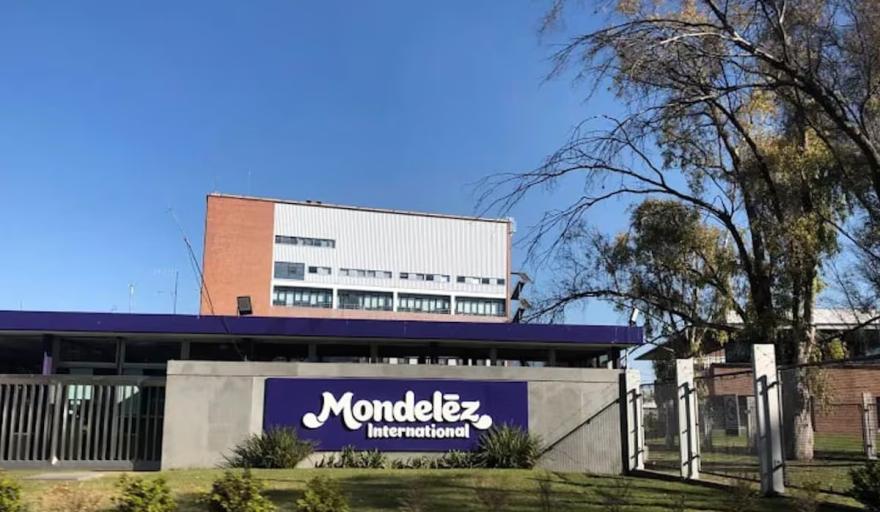 Por la caída de la demanda, Mondelez detiene por primera vez su producción en Pacheco y envía a más de 2.300 trabajadores a vacaciones y licencia