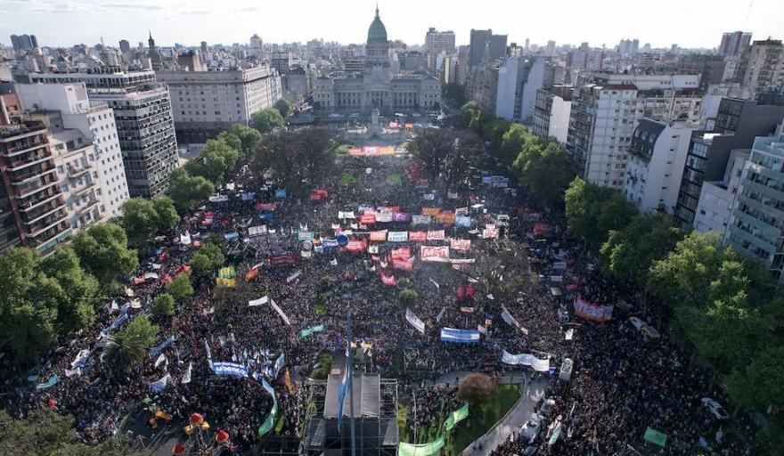 La UBA alert&oacute; por el derrumbe salarial y presupuestario: m&aacute;s de 10 mil docentes dejaron sus cargos