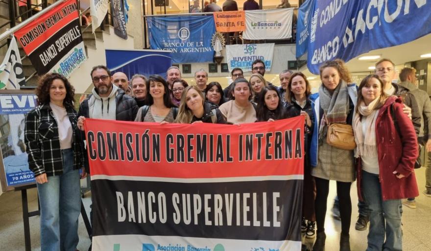 Crisis en Banco Supervielle: Despidos Arbitrarios y Condiciones Laborales Desafiadas