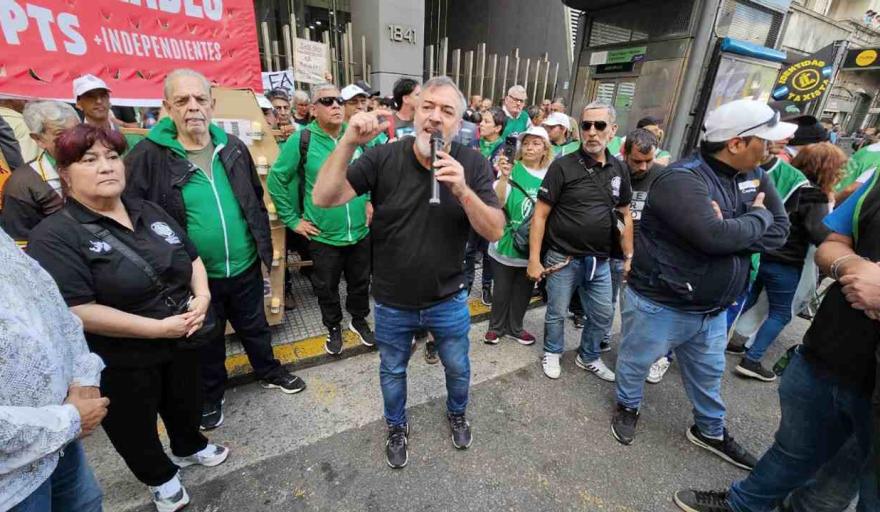 ATE Marchó al Congreso y Repudió la Represión: "Defendemos con Uñas y Dientes a Nuestros Jubilados"