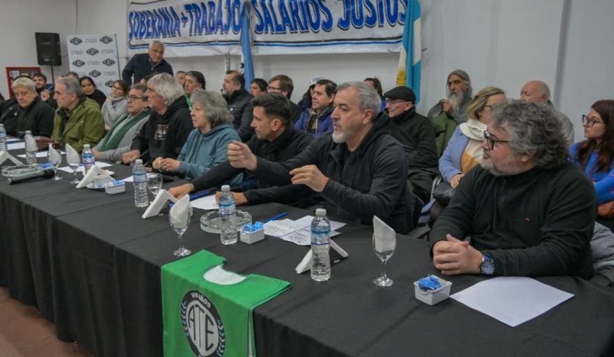 El sindicalismo se reagrupa y lanza su primer desafío a Sturzenegger: nace un nuevo frente de lucha