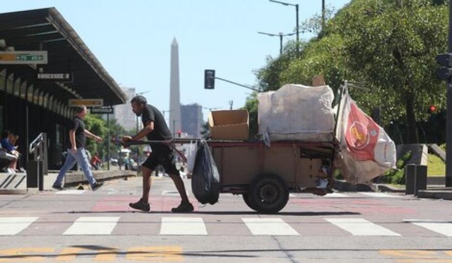 Las familias porteñas necesitaron casi 1.100.000 pesos en febrero para no caer bajo la línea de pobreza