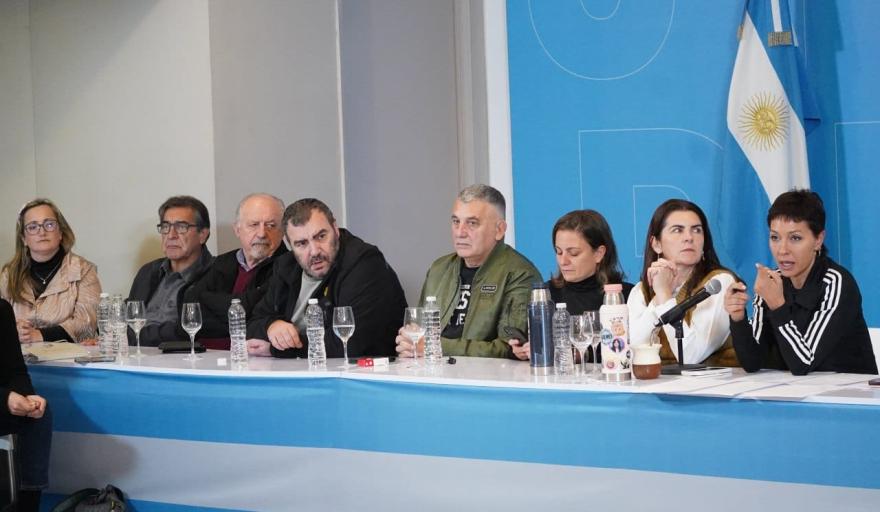 El PJ cuestionó la política laboral del Gobierno y propuso una reforma alternativa con eje en salarios, jornada reducida y nuevos derechos