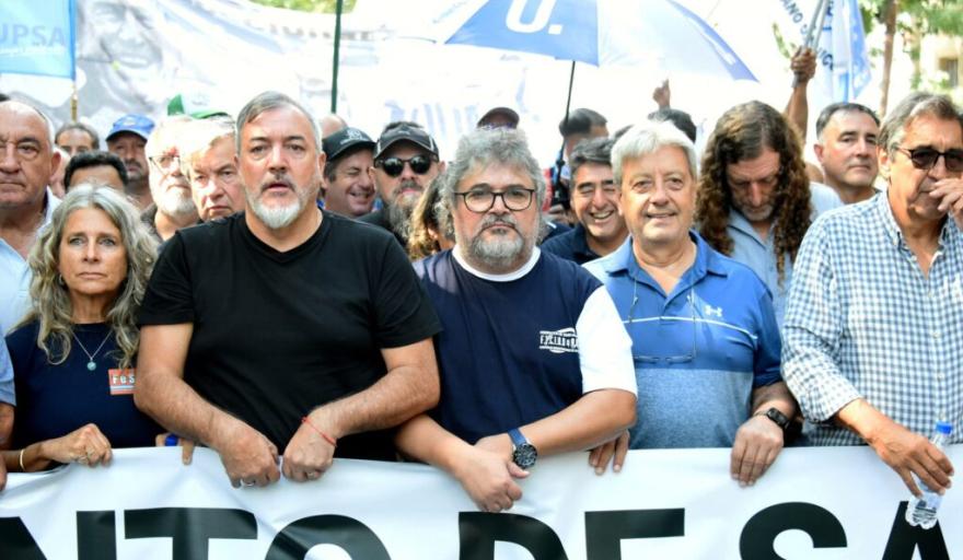 Aceiteros convocan a un paro nacional y endurecen el conflicto contra la Reforma Laboral