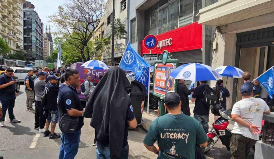 La UOM Capital denunció precarización laboral en Fujitec y advirtió: “Vamos a volver a hacer todos los escraches que sean necesarios hasta que esto se solucione”